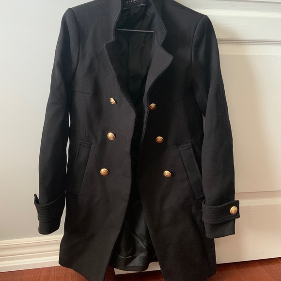 Zara coat in black with gold details - Picture 1 of 3